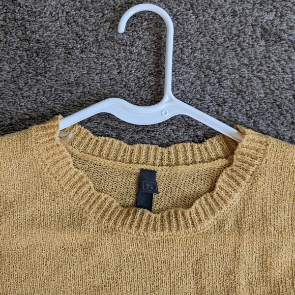 ALYA yellow cropped sweater, scalloped neckline detail. - Picture 3 of 3